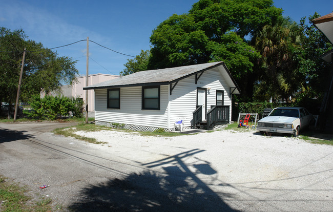 520 15th St N in St. Petersburg, FL - Foto de edificio - Building Photo