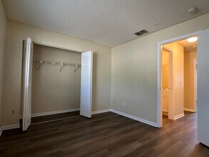 2052 Kings Hwy in Clearwater, FL - Building Photo - Building Photo