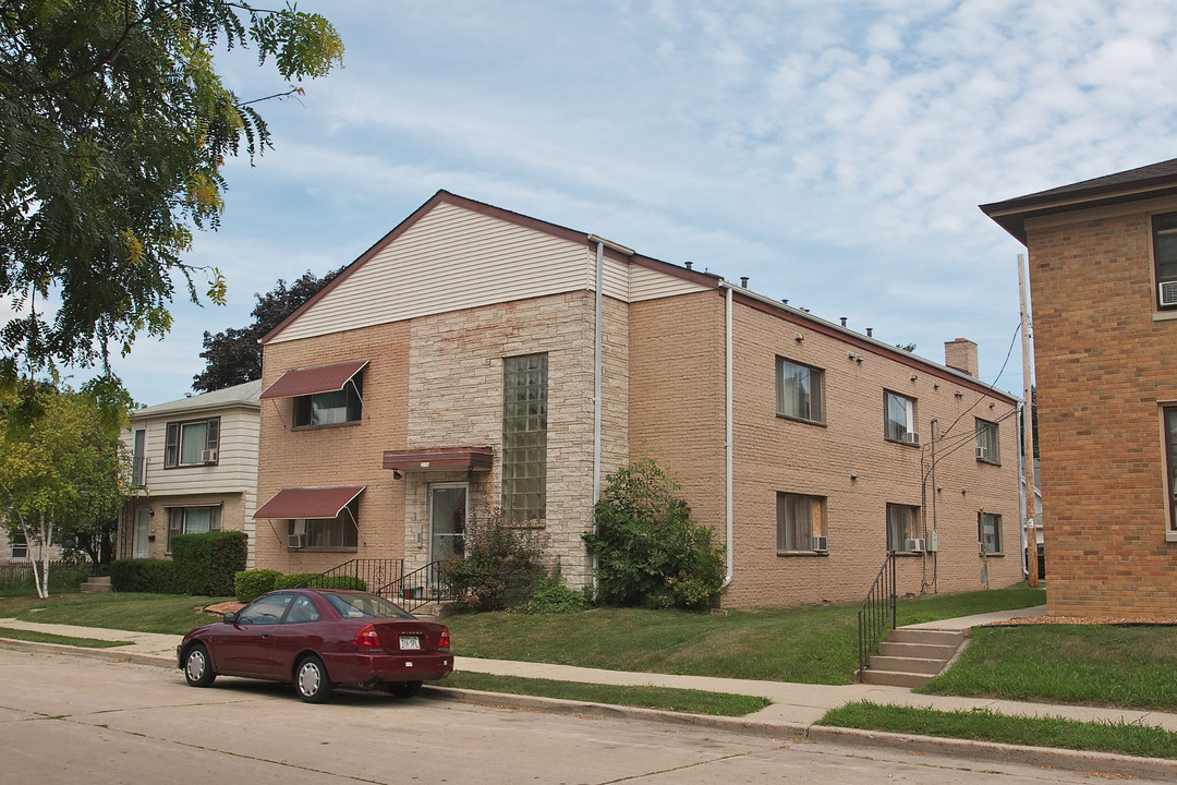 2234 S 81st St in West Allis, WI - Foto de edificio