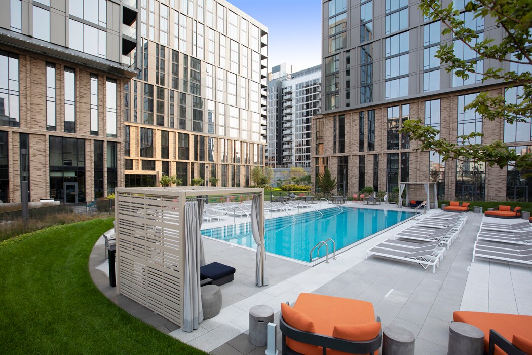 823 W Madison St, Unit 720 in Chicago, IL - Building Photo