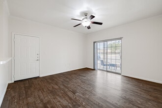 River Oaks Villas Apartments in San Marcos, TX - Foto de edificio - Interior Photo