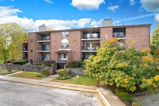 Chatham Place in Buffalo Grove, IL - Building Photo