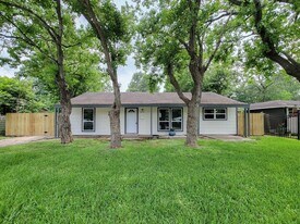 5606 Willow Glen Dr in Houston, TX - Building Photo