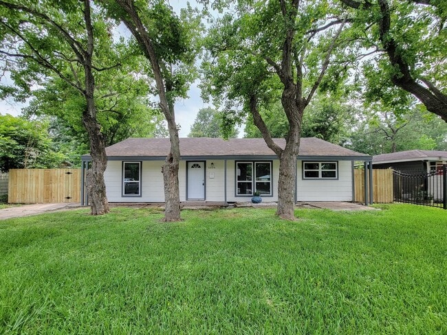 property at 5606 Willow Glen Dr