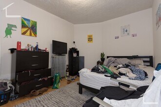 26 Mapleton St, Unit 1 in Boston, MA - Foto de edificio - Building Photo