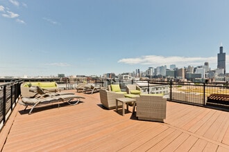 1224 W Van Buren St, Unit 622 in Chicago, IL - Foto de edificio - Building Photo