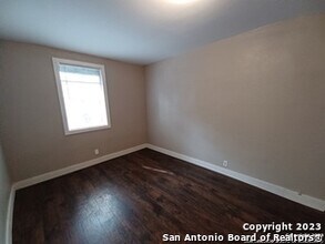 1515 Montana St in San Antonio, TX - Building Photo - Building Photo
