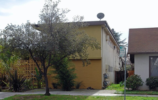 2508 V St in Sacramento, CA - Foto de edificio - Building Photo