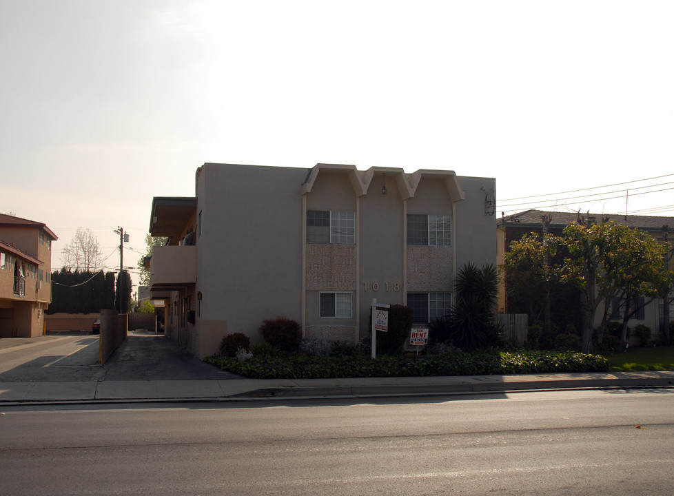 1018 S Atlantic Blvd in Alhambra, CA - Building Photo