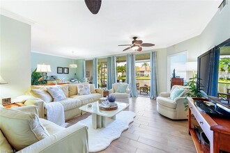 7465 Jacaranda Park Rd, Unit 102 in Naples, FL - Foto de edificio - Building Photo