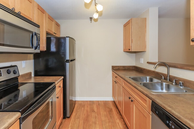 Peloton Apartments in Redmond, WA - Building Photo - Building Photo