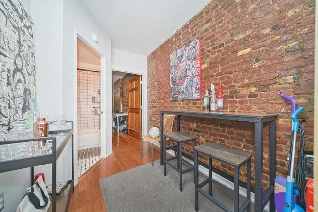 335 W 43rd St in New York, NY - Building Photo - Building Photo