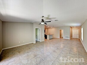 1614 Broad Winged Hawk Dr in Ruskin, FL - Building Photo - Building Photo