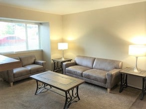 151 E 300 N in Provo, UT - Foto de edificio - Building Photo