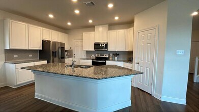 125 Bronco Billy Dr in Jarrell, TX - Building Photo - Building Photo