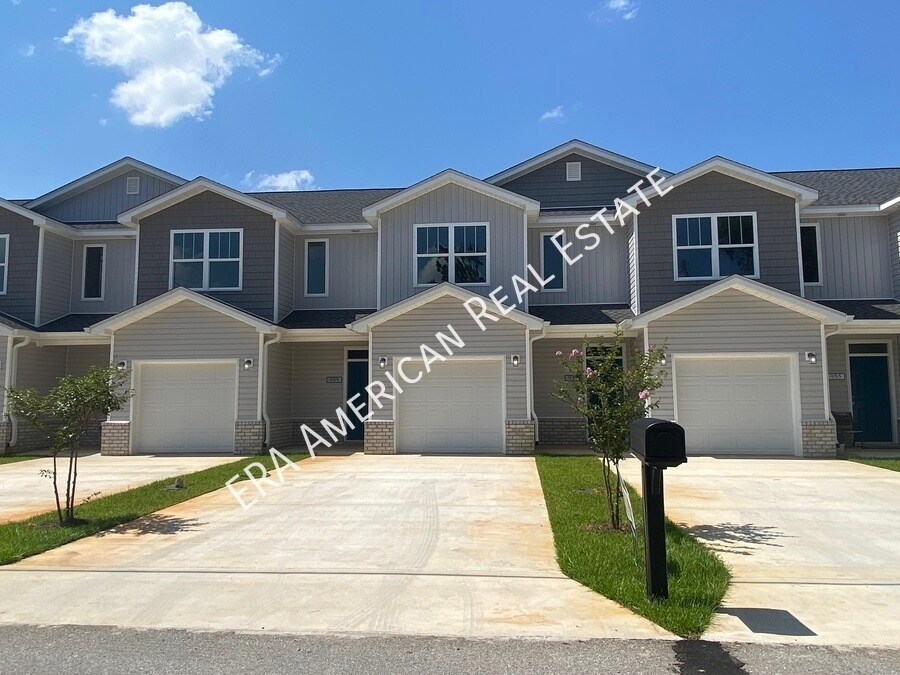 953 Skylark Rd in Mary Esther, FL - Building Photo