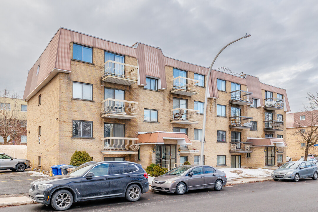 390 De Noirmoutier Rue in Laval, QC - Building Photo