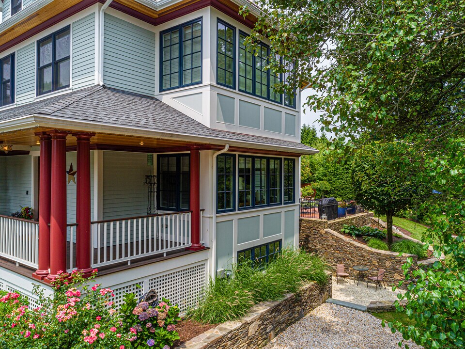 1168 Oldfield Road in Fairfield, CT - Building Photo