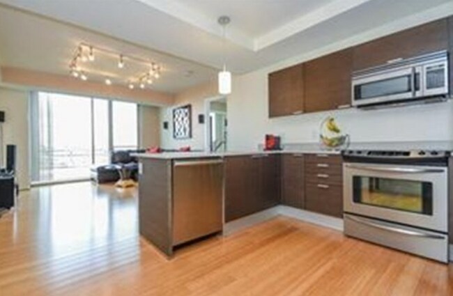 2 Earhart St, Unit 811 in Cambridge, MA - Building Photo - Building Photo