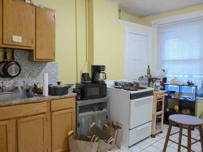 88 Brook St, Unit 1 in Brookline, MA - Foto de edificio - Building Photo