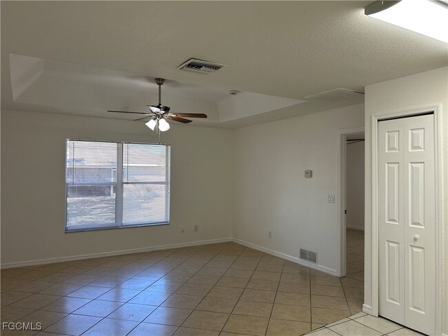 2936 SE Santa Barbara Pl in Cape Coral, FL - Building Photo - Building Photo