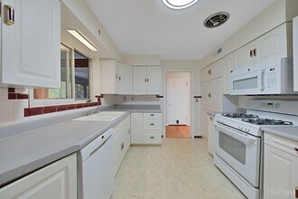 5900 Donjoy Dr, Unit 608 in Cincinnati, OH - Building Photo - Building Photo