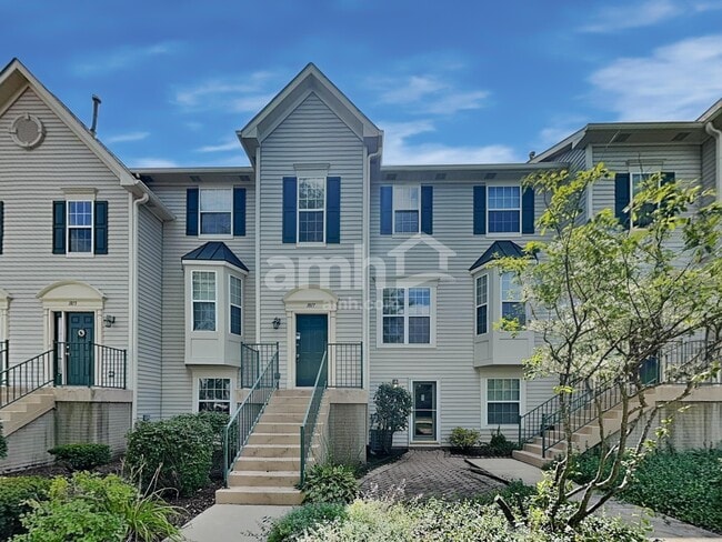 property at 1817 Grandview Pl