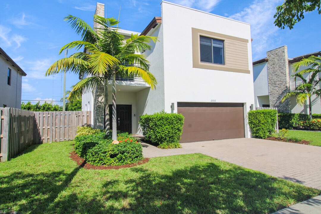 21016 NE 2nd Ct in North Miami Beach, FL - Building Photo
