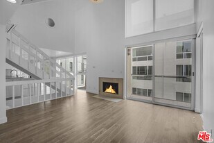 1 Ironsides St in Marina Del Rey, CA - Building Photo