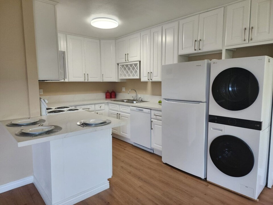 Casa De Helix La Mesa, Brand New Kitchen, w/d in Spring Valley, CA - Building Photo