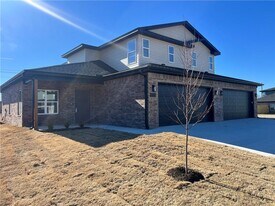 600 Cosmos St in Centerton, AR - Building Photo