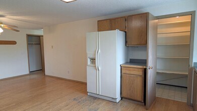 2441 Hill Rd in Fairbanks, AK - Building Photo - Building Photo