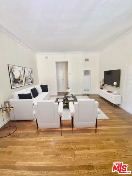 property at 422 S Maple Dr