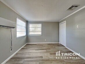 10916 N 14th St in Tampa, FL - Building Photo - Building Photo