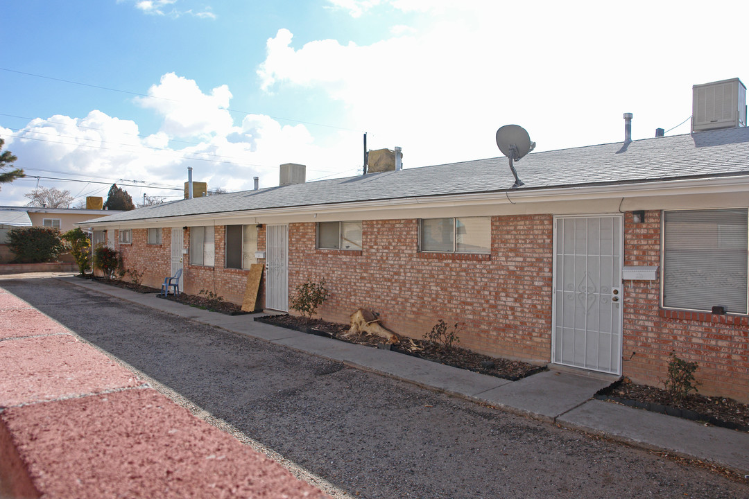 1008 Madeira Dr SE in Albuquerque, NM - Building Photo