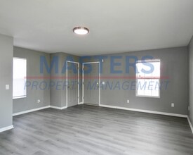 825 Hildebrand Ave in Toledo, OH - Building Photo - Building Photo