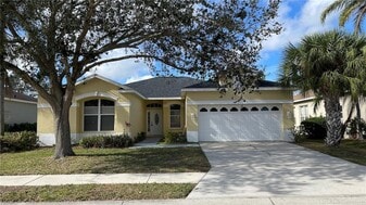 210 41st St NE in Bradenton, FL - Building Photo