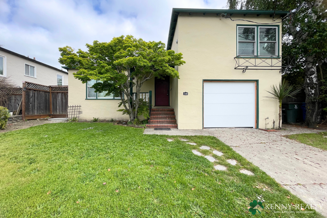 1105 Grove Ave in Burlingame, CA - Building Photo