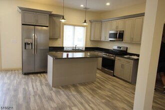 730 Main St-Unit -Left in Little Falls, NJ - Building Photo - Building Photo