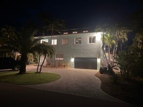 124 Indies Dr N in Duck Key, FL - Building Photo - Building Photo