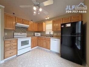 8844 Treyburn Dr in Charlotte, NC - Building Photo - Building Photo