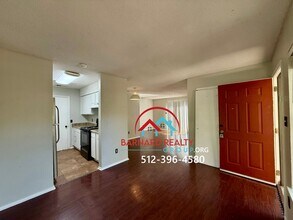 402 N Fredericksburg St in San Marcos, TX - Building Photo - Building Photo
