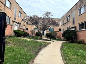 1706 W Jarvis Ave in Chicago, IL - Building Photo