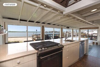 39 Point Rd in Westhampton Beach, NY - Building Photo - Building Photo