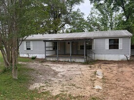 1661 Ringold St in Flomaton, AL - Building Photo