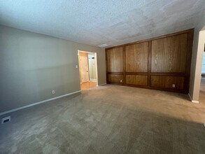 8406 South Gary Ave E in Tulsa, OK - Building Photo - Building Photo