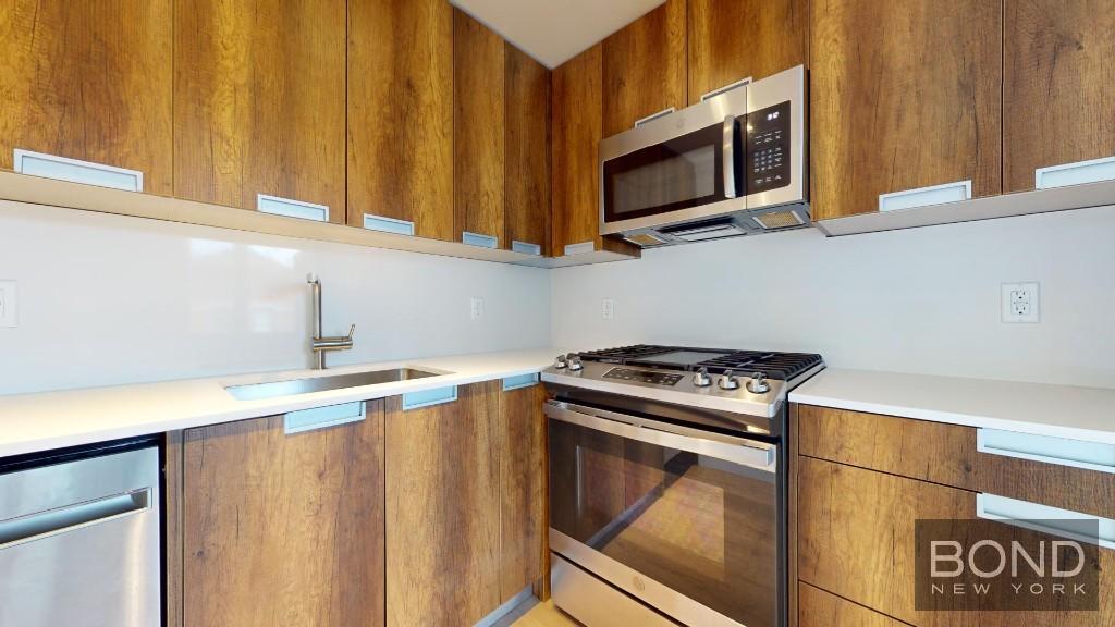 350 W 45th St in New York, NY - Building Photo