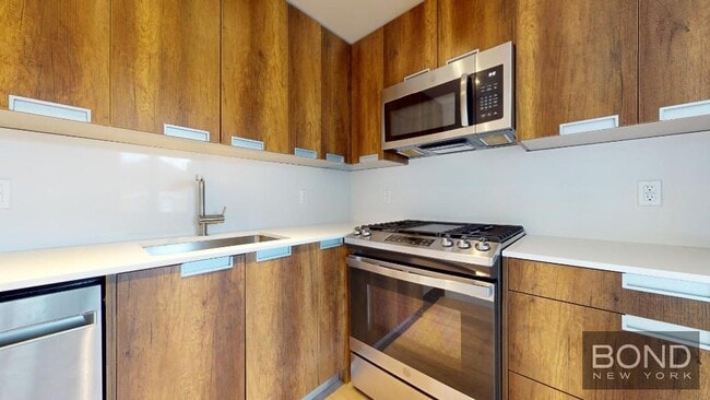 property at 350 W 45th St