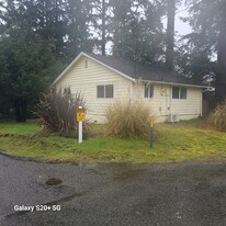 200 W Park Ave in Westport, WA - Building Photo