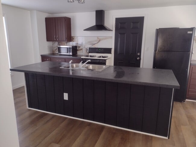 property at 31 E Hanover St